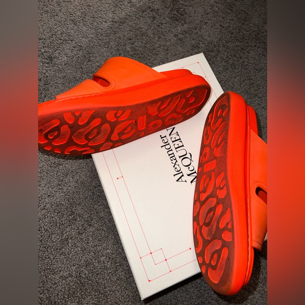 Alexander McQueen Oversized Slide Sandal - Picture 3 of 6